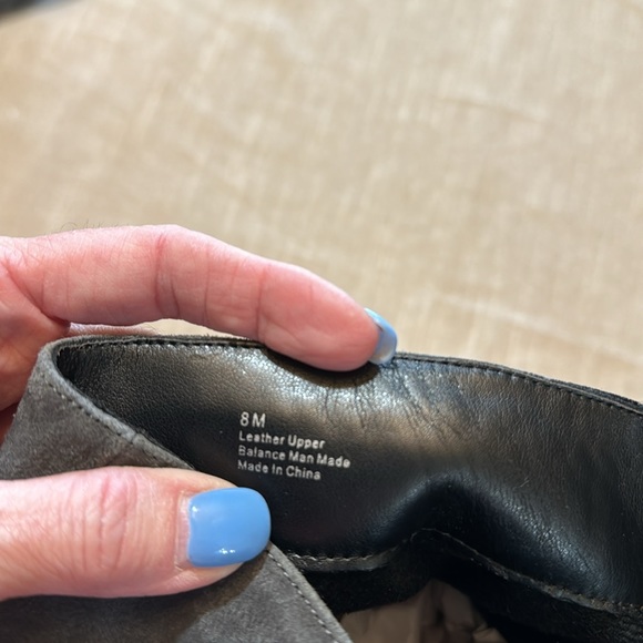 Solanz Women’s  Shelby grey suede knee boots. Size 8 M - Picture 6 of 7